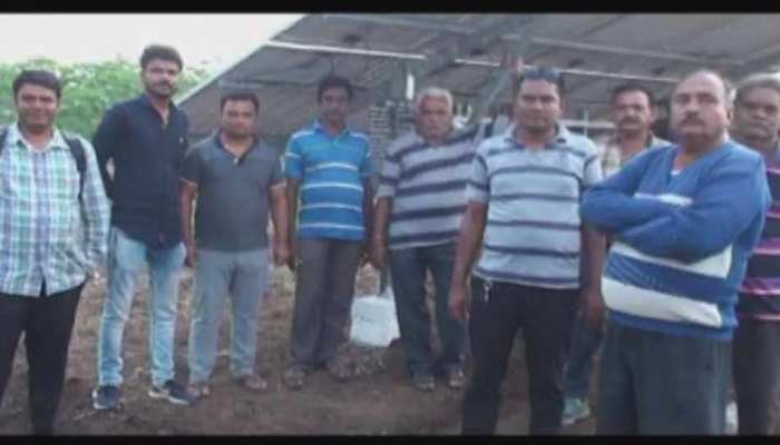 यहां किसान बिजली का बिल नहीं भरते उल्टे बिजली बेचकर कमाते हैं मुनाफा यहां किसान बिजली का बिल नहीं भरते उल्टे बिजली बेचकर कमाते हैं मुनाफा