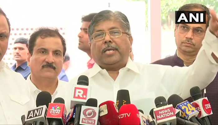 महाराष्ट्र विधानसभा स्पीकर चुनाव: BJP ने उतारा अपना उम्मीदवार, सीक्रेट बैलेट से वोटिंग की मांग की महाराष्ट्र विधानसभा स्पीकर चुनाव: BJP ने उतारा अपना उम्मीदवार, सीक्रेट बैलेट से वोटिंग की मांग की