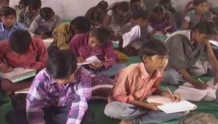 MP: आदिवासी बहुल झाबुआ जिले में 28 हजार से ज्यादा बच्चों ने छोड़ दी पढ़ाई, जानिए वजह MP: आदिवासी बहुल झाबुआ जिले में 28 हजार से ज्यादा बच्चों ने छोड़ दी पढ़ाई, जानिए वजह