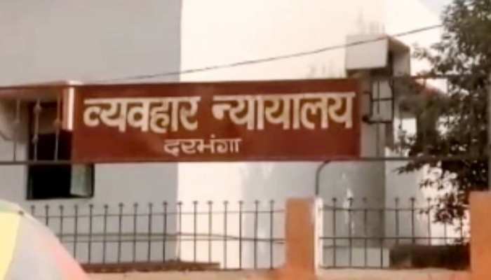 दरभंगा: नाबालिग के साथ छेड़खानी का मामला, कोर्ट ने जमानत के लिए रखी अनोखी शर्त दरभंगा: नाबालिग के साथ छेड़खानी का मामला, कोर्ट ने जमानत के लिए रखी अनोखी शर्त
