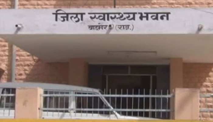 शर्मनाक: बाड़मेर में नसबंदी ऑपरेशन की तस्वीरें सोशल मीडिया पर वायरल, मामला दर्ज शर्मनाक: बाड़मेर में नसबंदी ऑपरेशन की तस्वीरें सोशल मीडिया पर वायरल, मामला दर्ज