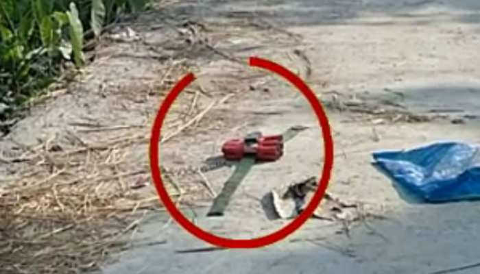 बिहार: मोतिहारी में संदिग्ध टाइम बम मिलने से हड़कंप, जांच में जुटी पुलिस बिहार: मोतिहारी में संदिग्ध टाइम बम मिलने से हड़कंप, जांच में जुटी पुलिस