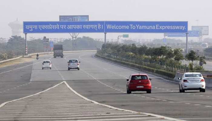 यमुना एक्सप्रेसवे: 15 दिसंबर से 80 की स्पीड से ऊपर चलाई कार तो कट जाएगा चालान यमुना एक्सप्रेसवे: 15 दिसंबर से 80 की स्पीड से ऊपर चलाई कार तो कट जाएगा चालान