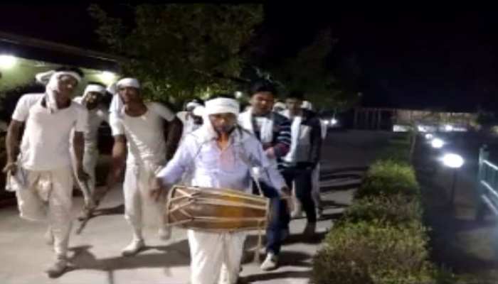 बगहा: वाल्मीकि टाइगर रिजर्व में विशेष इंतजाम, थारू संस्कृति-लोकनृत्य का लुफ्त उठा सकेंगे पर्यटक बगहा: वाल्मीकि टाइगर रिजर्व में विशेष इंतजाम, थारू संस्कृति-लोकनृत्य का लुफ्त उठा सकेंगे पर्यटक
