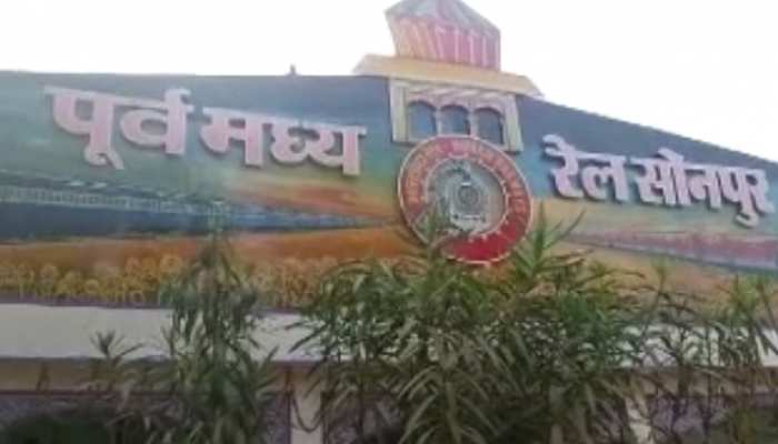 सोनपुर में रेल ग्राम प्रदर्शनी का आयोजन, धार्मिक स्थलों के लिए विशेष ट्रेन की सुविधा सोनपुर में रेल ग्राम प्रदर्शनी का आयोजन, धार्मिक स्थलों के लिए विशेष ट्रेन की सुविधा