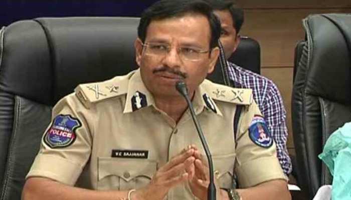 EXCLUSIVE : एनकाउंटर में 2 पुलिसवाले भी घायल हुए- साइबराबाद पुलिस कमिश्नर EXCLUSIVE : एनकाउंटर में 2 पुलिसवाले भी घायल हुए- साइबराबाद पुलिस कमिश्नर