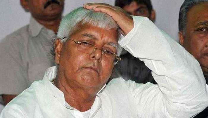 रांची: RJD चीफ लालू यादव को चारा घोटाले में बड़ा झटका, HC ने जमानत याचिका की खारिज रांची: RJD चीफ लालू यादव को चारा घोटाले में बड़ा झटका, HC ने जमानत याचिका की खारिज