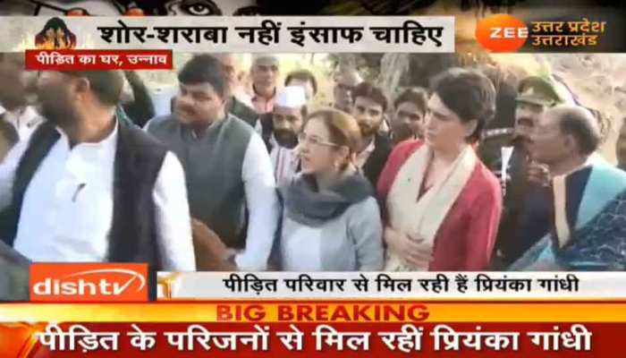 उन्नाव पीड़िता के परिजनों से कड़ी सुरक्षा के बीच मिलीं प्रियंका गांधी, जताया दुख
