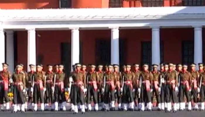 IMA से पास आउट हुए 377 कैडेट्स, रक्षा मंत्री राजनाथ सिंह ने ली परेड की सलामी IMA से पास आउट हुए 377 कैडेट्स, रक्षा मंत्री राजनाथ सिंह ने ली परेड की सलामी