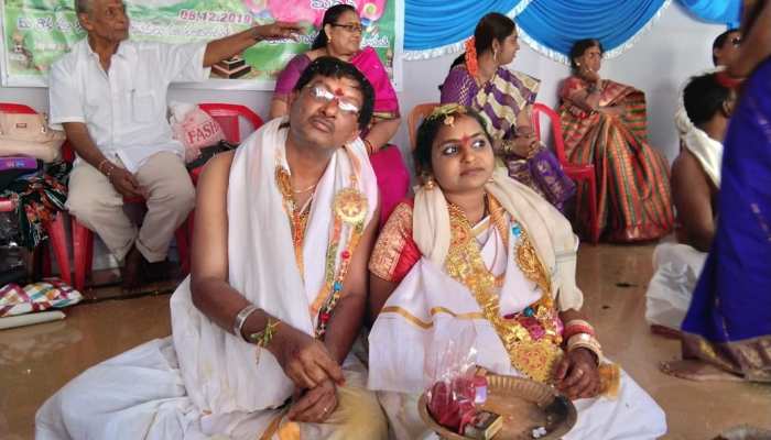 ଆଦର୍ଶ ବିବାହ: ଓଡ଼ିଆ ଦୃଷ୍ଟିହୀନ ଝିଅଙ୍କ ହାତ ଧରିଲେ ଆନ୍ଧ୍ର ବର ଆଦର୍ଶ ବିବାହ: ଓଡ଼ିଆ ଦୃଷ୍ଟିହୀନ ଝିଅଙ୍କ ହାତ ଧରିଲେ ଆନ୍ଧ୍ର ବର