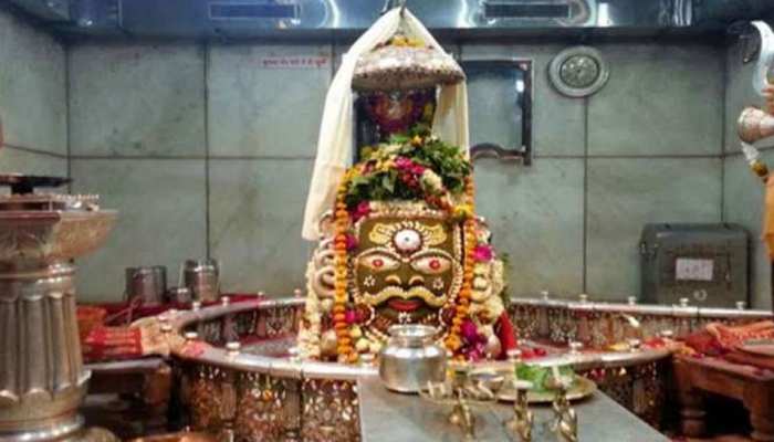 Ujjain: Worshiping of lord Mahakal has become costlier | उज्जैन: महंगे हुए  बाबा महाकाल के दर्शन-पूजन, श्रद्धालुओं की जेब पर पड़ेगा दोगुना भार