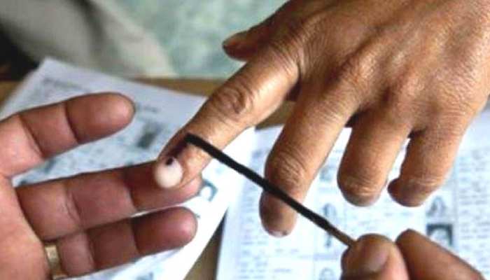 झारखंड चुनाव: तीसरे चरण के 'रण' की तैयारियां पूरी, EVM लेकर रवाना हुए मतदानकर्मी झारखंड चुनाव: तीसरे चरण के 'रण' की तैयारियां पूरी, EVM लेकर रवाना हुए मतदानकर्मी