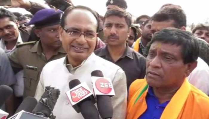 कांग्रेस और पाकिस्तान एक ही भाषा बोलते हैं, NRC किसी भी भारतीय के खिलाफ नहीं: शिवराज कांग्रेस और पाकिस्तान एक ही भाषा बोलते हैं, NRC किसी भी भारतीय के खिलाफ नहीं: शिवराज