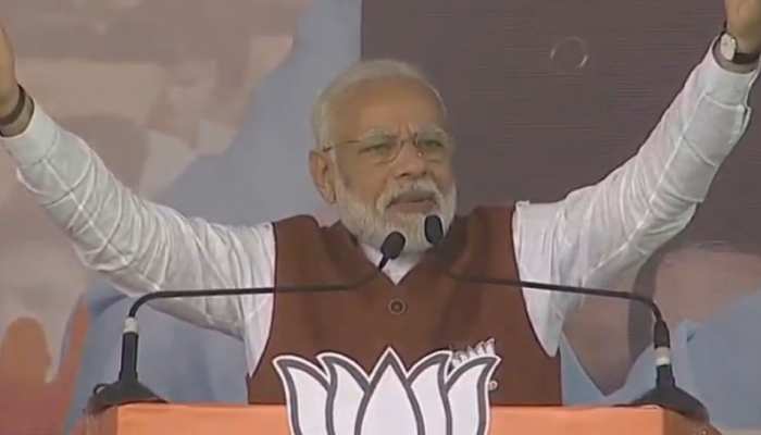 नॉर्थ-ईस्ट में आग लगाने की कोशिश कर रही है कांग्रेस, CAB पर बोल रही है झूठ: PM मोदी नॉर्थ-ईस्ट में आग लगाने की कोशिश कर रही है कांग्रेस, CAB पर बोल रही है झूठ: PM मोदी