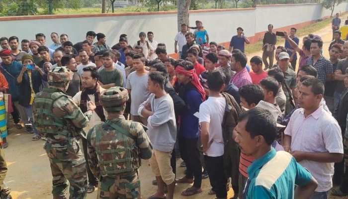 CAB पर 'अशांत' पूर्वोतर में अब हालात हो रहे सामान्य, कर्फ्यू में राहत, पढ़ें ताजा अपडेट CAB पर 'अशांत' पूर्वोतर में अब हालात हो रहे सामान्य, कर्फ्यू में राहत, पढ़ें ताजा अपडेट
