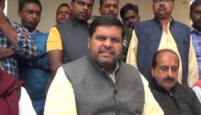 पाकुड़: गौरव वल्लभ बोले- सत्ता में आने पर पलायन रोकेंगे, युवाओं को देंगे रोजगार पाकुड़: गौरव वल्लभ बोले- सत्ता में आने पर पलायन रोकेंगे, युवाओं को देंगे रोजगार