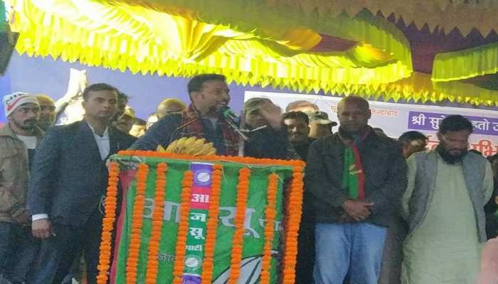 झारखंड चुनाव: सुदेश महतो का हेमंत सोरेन पर निशाना, कहा- 'विरासत में नहीं मिली राजनीति' झारखंड चुनाव: सुदेश महतो का हेमंत सोरेन पर निशाना, कहा- 'विरासत में नहीं मिली राजनीति'