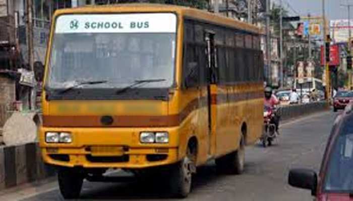 स्कूल बस चला रहा था ड्राइवर, अचानक आया हार्ट अटैक, लेकिन उसने बचा ली बच्चों की जान स्कूल बस चला रहा था ड्राइवर, अचानक आया हार्ट अटैक, लेकिन उसने बचा ली बच्चों की जान