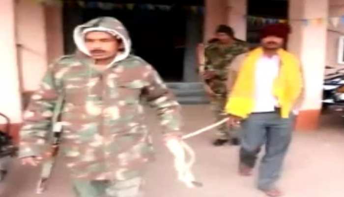 मुंगेर: कुख्यात नक्सली हुआ गिरफ्तार, 2 पुलिसकर्मियों की हत्या का है आरोपी मुंगेर: कुख्यात नक्सली हुआ गिरफ्तार, 2 पुलिसकर्मियों की हत्या का है आरोपी