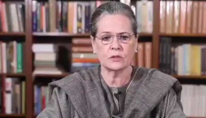 सरकार लोगों की आवाज दबा रही है, कांग्रेस पार्टी प्रदर्शनकारियों के साथ: सोनिया गांधी