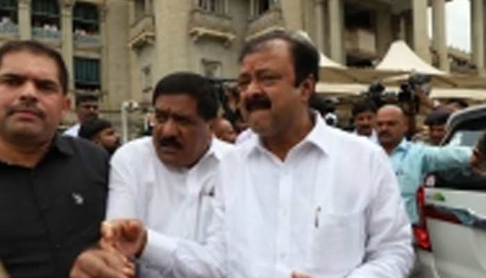 कर्नाटक के 12 भाजपा सदस्यों ने विधायक के रूप में ली शपथ कर्नाटक के 12 भाजपा सदस्यों ने विधायक के रूप में ली शपथ