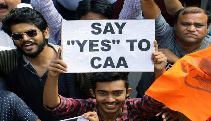 गुजरात: CAA के समर्थन में निकाली गई रैली, बड़ी संख्या में लोगों ने लिया भाग गुजरात: CAA के समर्थन में निकाली गई रैली, बड़ी संख्या में लोगों ने लिया भाग