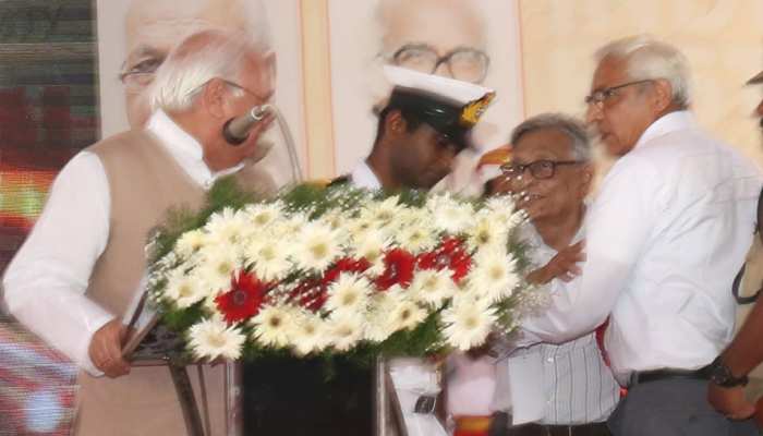 केरल: राज्यपाल से भिड़े इतिहासकार इरफान हबीब, स्टाफ से धक्का-मुक्की का आरोप केरल: राज्यपाल से भिड़े इतिहासकार इरफान हबीब, स्टाफ से धक्का-मुक्की का आरोप