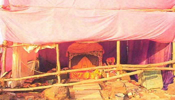 अयोध्या: 70 साल बाद रामलला को लगाया गया 56 भोग, ये व्यंजन थे शामिल