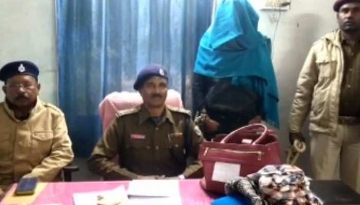 लखीसराय: EMU में यात्रियों से करता था छीना-झपटी, पुलिस ने किया गिरफ्तार लखीसराय: EMU में यात्रियों से करता था छीना-झपटी, पुलिस ने किया गिरफ्तार