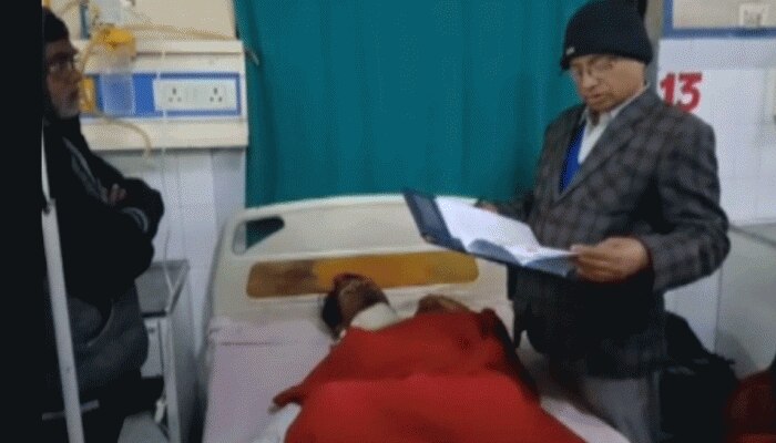 UP: प्रेमिका ने साथ जाने से किया इनकार, सनकी प्रेमी ने काटी अपने गले और हाथ की नस UP: प्रेमिका ने साथ जाने से किया इनकार, सनकी प्रेमी ने काटी अपने गले और हाथ की नस