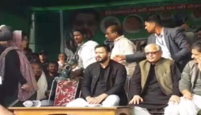 किशनगंज में तेजस्वी की हुंकार यात्रा, नीतीश को सीएम पद के चेहरा बताए जाने पर कसा तंज किशनगंज में तेजस्वी की हुंकार यात्रा, नीतीश को सीएम पद के चेहरा बताए जाने पर कसा तंज