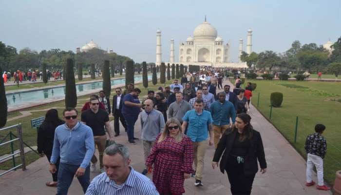 जानिए क्यों, ताजमहल की सुरक्षा को गौर से देखनेे अमेरिका से आगरा पहुंची 30 सदस्यीय एडवांस टीम जानिए क्यों, ताजमहल की सुरक्षा को गौर से देखनेे अमेरिका से आगरा पहुंची 30 सदस्यीय एडवांस टीम