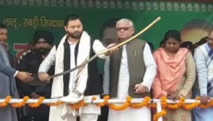 कटिहार में बोले तेजस्वी- काला कानून है CAA, बीजेपी-आरएसएस के DNA की जांच हो कटिहार में बोले तेजस्वी- काला कानून है CAA, बीजेपी-आरएसएस के DNA की जांच हो