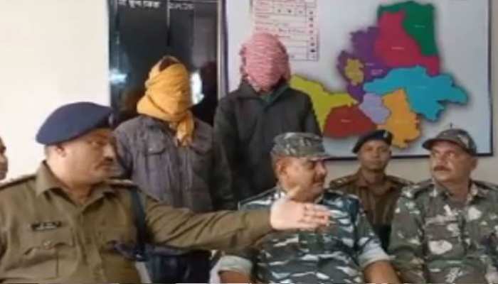 झारखंड: 1.5 करोड़ के लूट मामले में दो अरेस्ट, 7 की गिरफ्तारी के लिए छापेमारी जारी झारखंड: 1.5 करोड़ के लूट मामले में दो अरेस्ट, 7 की गिरफ्तारी के लिए छापेमारी जारी