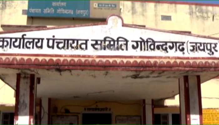 चौमूं पंचायत चुनाव: पति के सामने पत्नी ने ठोकी ताल, देवरानी-जेठानी भी आजमा रहीं किस्मत चौमूं पंचायत चुनाव: पति के सामने पत्नी ने ठोकी ताल, देवरानी-जेठानी भी आजमा रहीं किस्मत