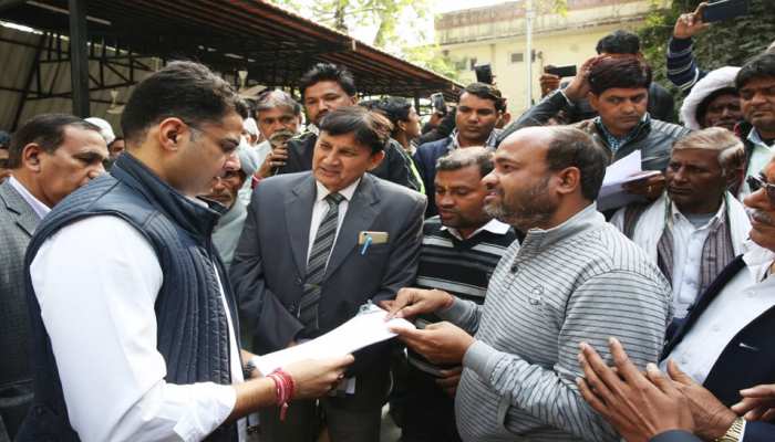 जयपुर: विधायक पर धौंस का आरोप, ग्रामीणों ने उप मुख्यमंत्री पायलट से की शिकायत जयपुर: विधायक पर धौंस का आरोप, ग्रामीणों ने उप मुख्यमंत्री पायलट से की शिकायत