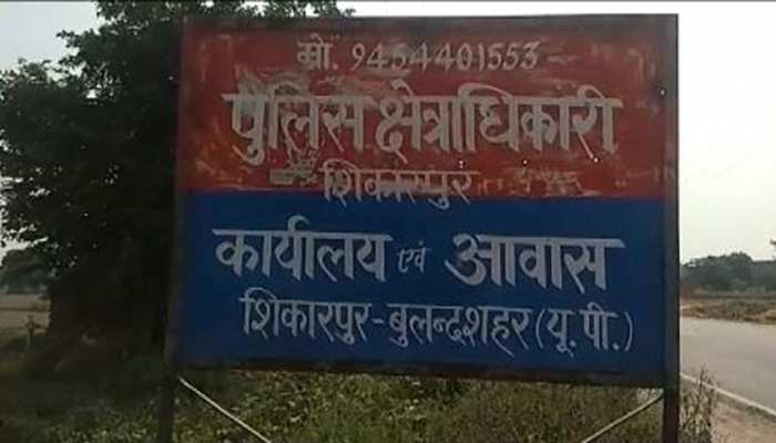 UP: आलू चोरी के आरोप में पंचायत ने सुनाई ऐसी सजा, वीडियो वायरल होने के बाद हो रहे शर्मिंदा UP: आलू चोरी के आरोप में पंचायत ने सुनाई ऐसी सजा, वीडियो वायरल होने के बाद हो रहे शर्मिंदा