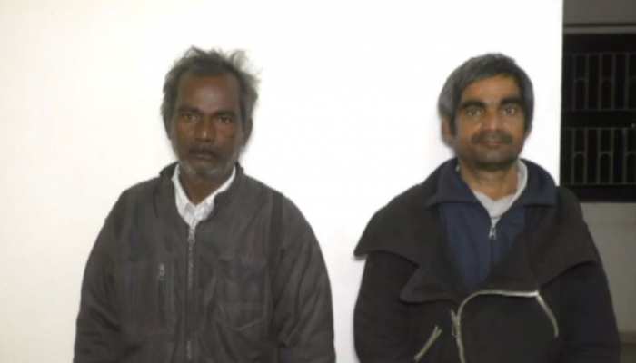 गुजरात: सौतेले पिता और चाचा ने बच्चियों को बनाया हवस का शिकार, ऐसे हुआ मामले का खुलासा गुजरात: सौतेले पिता और चाचा ने बच्चियों को बनाया हवस का शिकार, ऐसे हुआ मामले का खुलासा