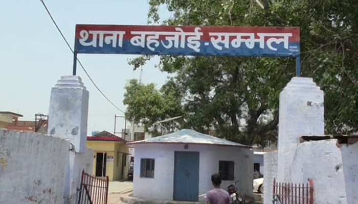 UP: संभल में की गई 'ऑनर किलिंग' की कोशिश, युवती की हालत गंभीर, आरोपी भाई फरार UP: संभल में की गई 'ऑनर किलिंग' की कोशिश, युवती की हालत गंभीर, आरोपी भाई फरार