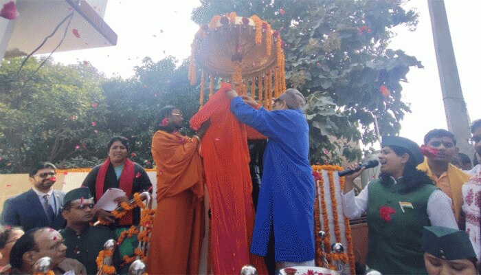 UP: वाराणसी में बना नेता जी सुभाष चन्द्र बोस का मंदिर, सुबह-शाम होगी पूजा और आरती UP: वाराणसी में बना नेता जी सुभाष चन्द्र बोस का मंदिर, सुबह-शाम होगी पूजा और आरती