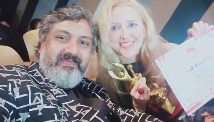 भोजपुरी से हॉलीवुड तक अपनी पहचान बना चुके अमित शुक्ला को मिले ये दो बड़े अवॉर्ड भोजपुरी से हॉलीवुड तक अपनी पहचान बना चुके अमित शुक्ला को मिले ये दो बड़े अवॉर्ड