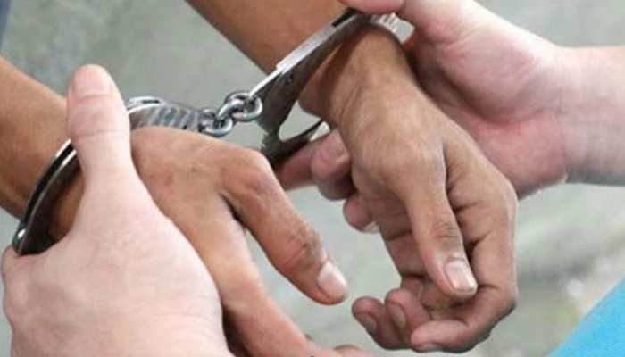 पूर्व मंत्री नरेंद्र सिंह व उनके बेटे पर जारी गिरफ्तारी का आदेश, ठगी करने का दर्ज है मामला पूर्व मंत्री नरेंद्र सिंह व उनके बेटे पर जारी गिरफ्तारी का आदेश, ठगी करने का दर्ज है मामला