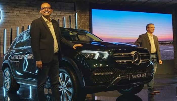 मर्सिडीज ने लॉन्च की अपनी नई GLE कार, जानें इसके लग्जरी फीचर्स और कीमत मर्सिडीज ने लॉन्च की अपनी नई GLE कार, जानें इसके लग्जरी फीचर्स और कीमत