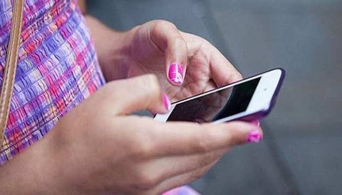 बजट 2020: देश की 6 लाख आंगनवाड़ी कार्यकर्ताओं को स्मार्टफोन बजट 2020: देश की 6 लाख आंगनवाड़ी कार्यकर्ताओं को स्मार्टफोन