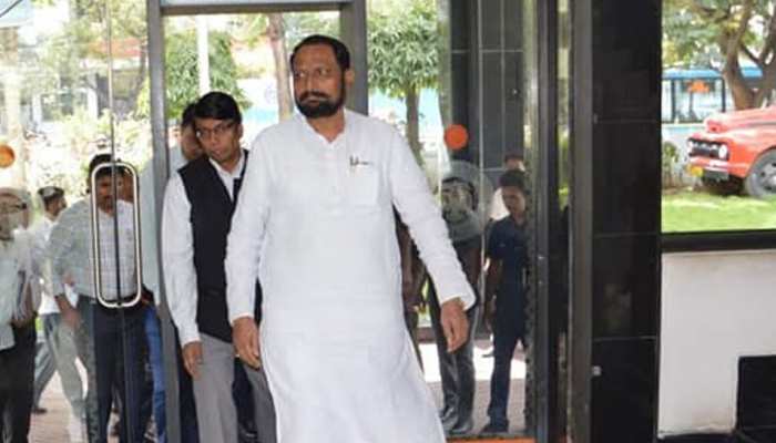 कर्नाटक के उपमुख्यमंत्री को MLC का टिकट, कभी ब्लूफिल्म देखते पकड़े गए थे कर्नाटक के उपमुख्यमंत्री को MLC का टिकट, कभी ब्लूफिल्म देखते पकड़े गए थे