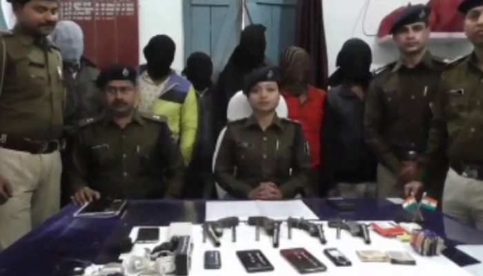 बिहार: हथियारों का जखीरा बरामद होने पर SP बोली- धनबाद पुलिस की मदद की जाएगी बिहार: हथियारों का जखीरा बरामद होने पर SP बोली- धनबाद पुलिस की मदद की जाएगी