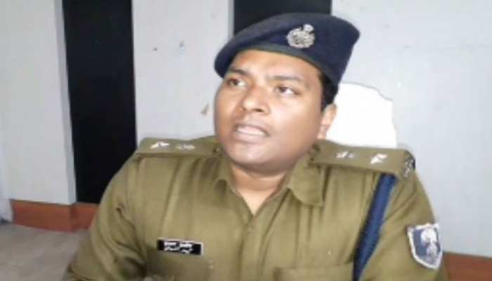बिहार: किशनगंज में एसपी ने की बड़ी कार्रवाई, भ्रष्टाचार के आरोप में दो पुलिसकर्मी निलंबित बिहार: किशनगंज में एसपी ने की बड़ी कार्रवाई, भ्रष्टाचार के आरोप में दो पुलिसकर्मी निलंबित
