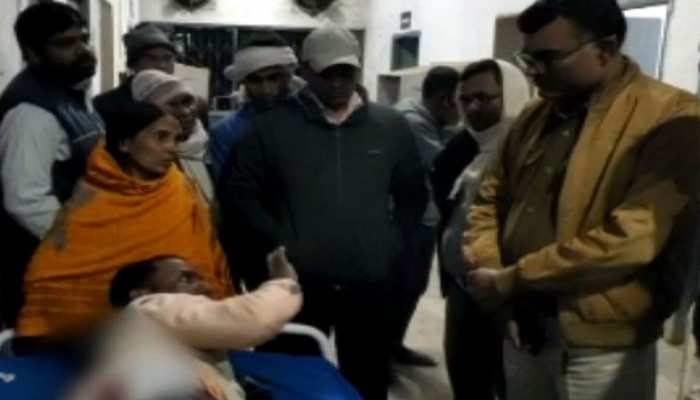 बिहार: नवादा में दो बदमाशों ने युवक पर किया चाकू से हमला, मोबाइल-पैसे छीन हुए फरार बिहार: नवादा में दो बदमाशों ने युवक पर किया चाकू से हमला, मोबाइल-पैसे छीन हुए फरार