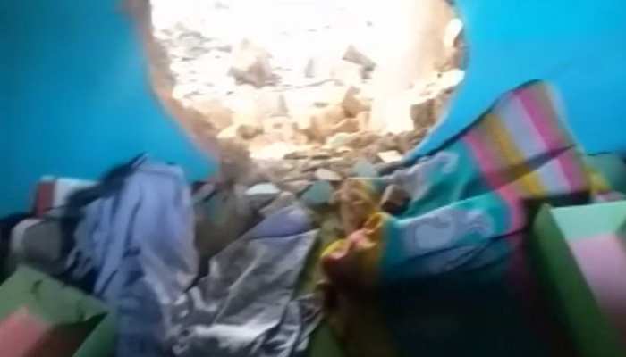 बिहार: चोरों का आतंक जारी, ज्वेलरी शॉप से उड़ाए 5 लाख के सोना-चांदी बिहार: चोरों का आतंक जारी, ज्वेलरी शॉप से उड़ाए 5 लाख के सोना-चांदी
