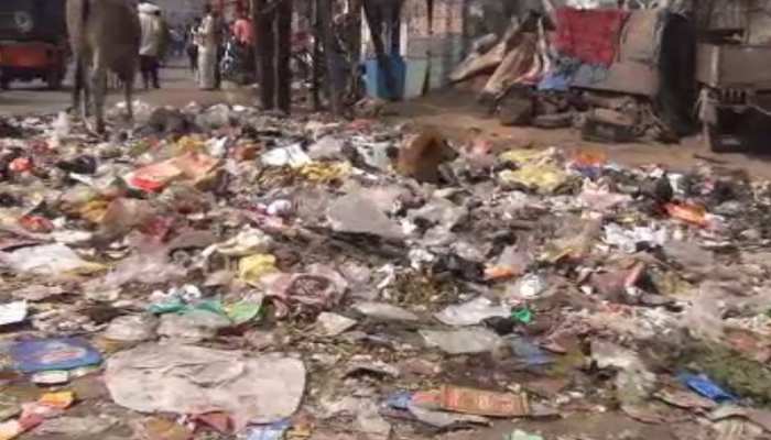 बिहार: सफाई कर्मियों की हड़ताल जारी, नगर आयुक्त ने लगाया बड़ा आरोप बिहार: सफाई कर्मियों की हड़ताल जारी, नगर आयुक्त ने लगाया बड़ा आरोप